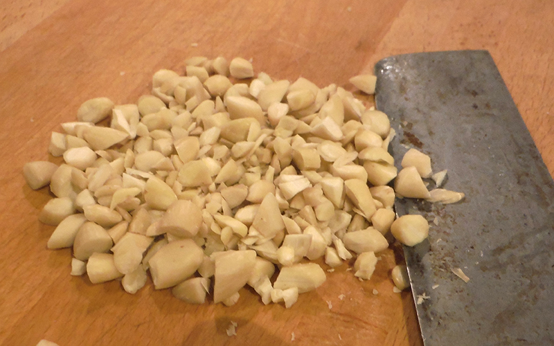 刻んだアーモンド