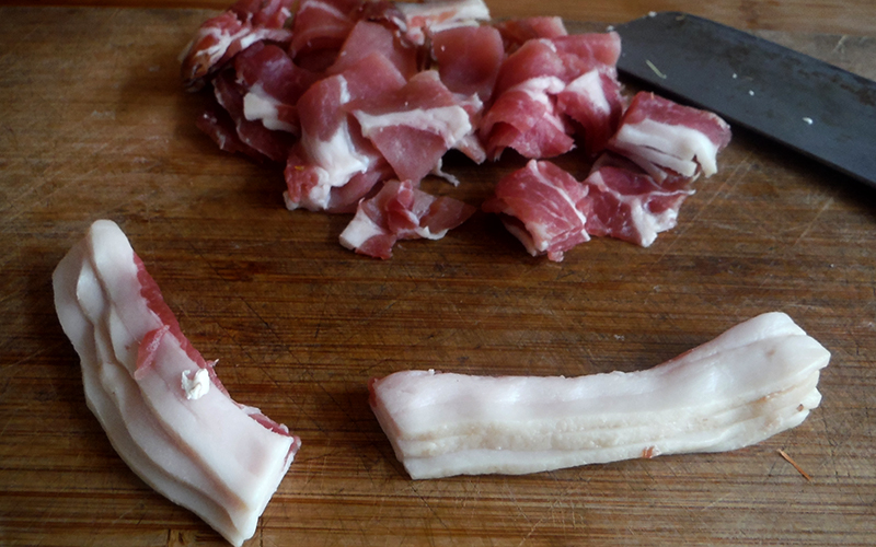 刻んだベーコン