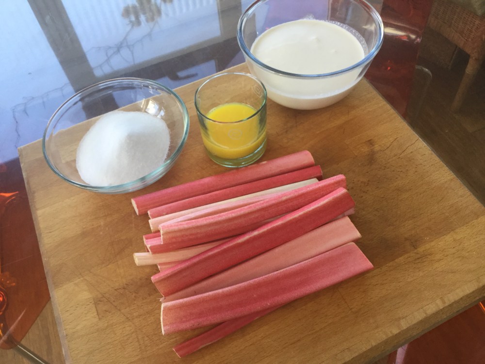 ルバーブフールの材料