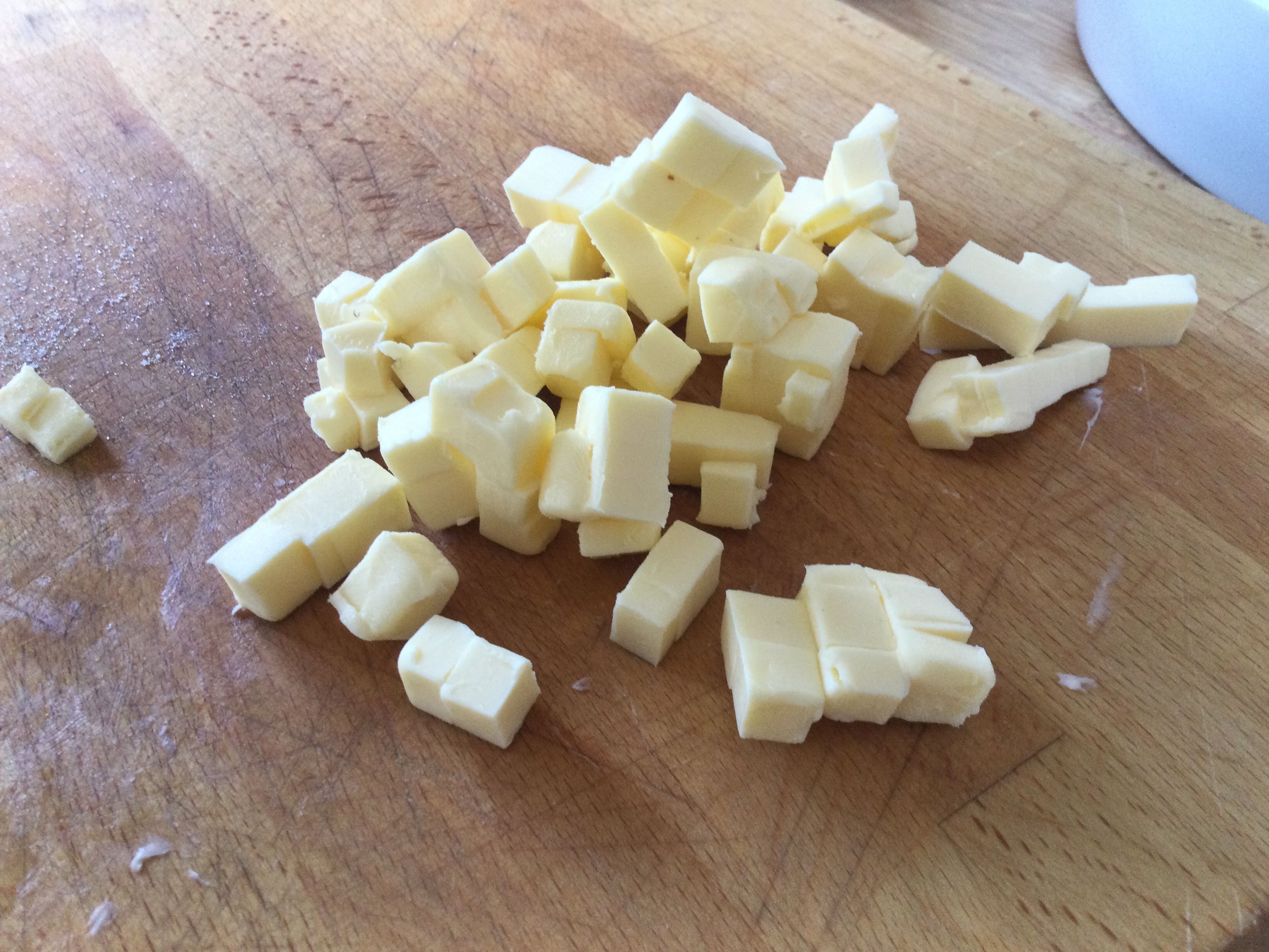 さいの目のバター